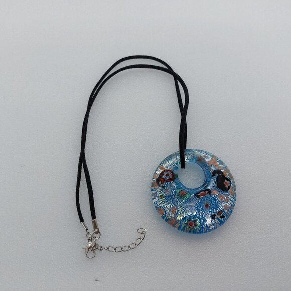 Jewelry - Necklace Pendant Round Floral Design With Metallic Silver Leaf Flecks Black Cord